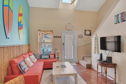 Facade/entrance, TV and multimedia, Living room, Seating area, furniture