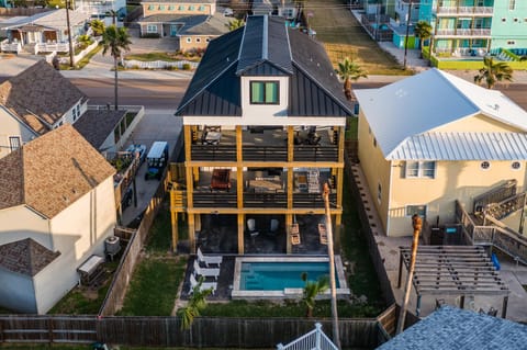 Property building, Neighbourhood, Bird's eye view, Garden, Balcony/Terrace, Pool view, Swimming pool, Parking