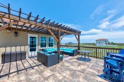 Patio, Balcony/Terrace, Seating area, furniture