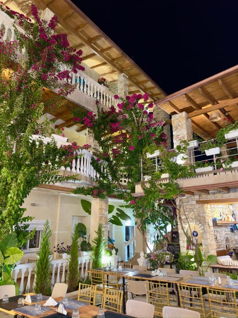 Property building, Patio, Restaurant/places to eat, Day, Night, Banquet/Function facilities, City view, Location