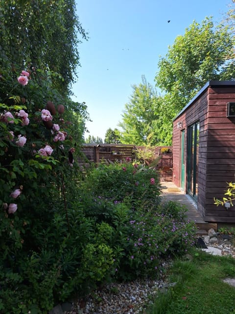 Property building, Patio, Garden, Balcony/Terrace, Garden view