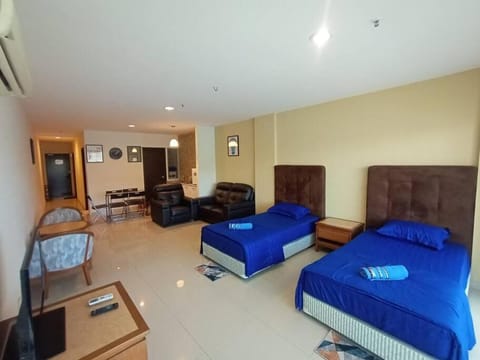 Bed, Living room, Seating area