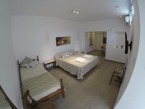 Bed, TV and multimedia, Photo of the whole room, Bedroom, towels
