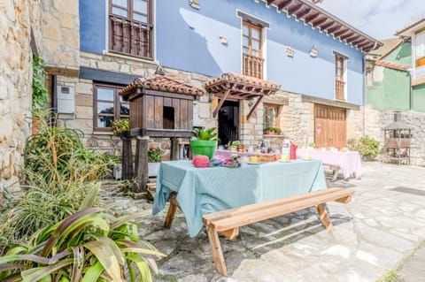 Property building, Patio, Day, Balcony/Terrace