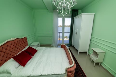 Bed, Photo of the whole room, Bedroom, River view, wardrobe