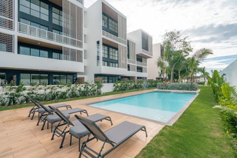 Property building, Garden, Swimming pool