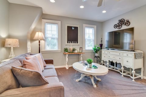 2 Mi to Bay Park Charming Milwaukie Getaway House in Milwaukie