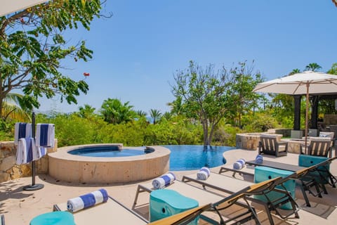 Day, Natural landscape, Garden, Hot Tub, Seating area, Swimming pool, towels