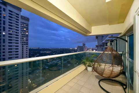 Night, View (from property/room), Balcony/Terrace