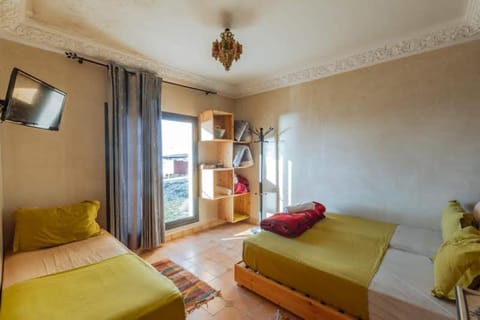 Bed, TV and multimedia, Living room, Photo of the whole room, Seating area, Bedroom
