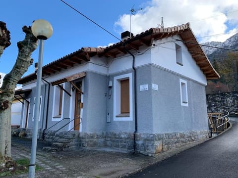 Property building, Facade/entrance, Mountain view