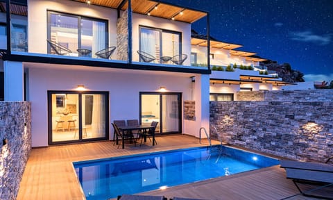 Property building, Patio, Night, View (from property/room), Balcony/Terrace, Pool view, Swimming pool, sunbed