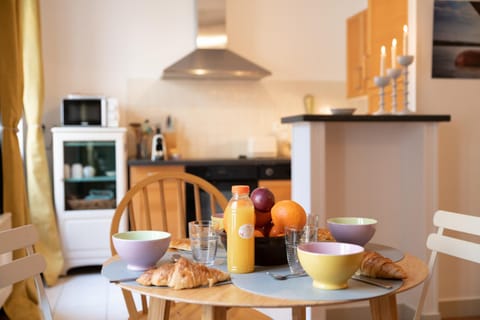 Coffee/tea facilities, Dining area, minibar, pet friendly, stove