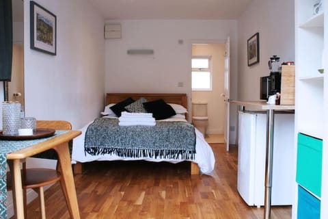 Garden studio in Bradford on Avon Apartment in England