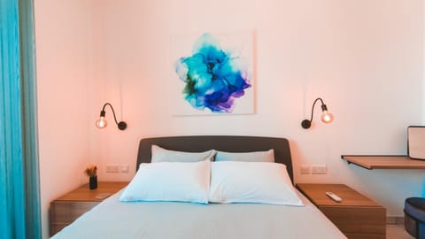 Bed, Photo of the whole room, Decorative detail, Bedroom
