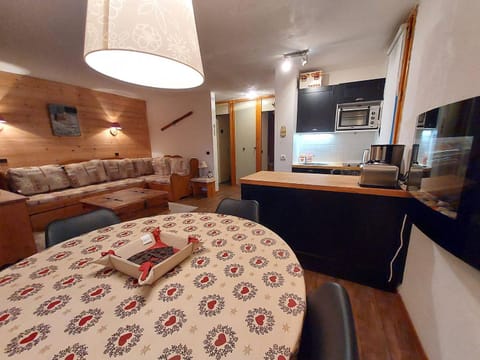 Charmant 2P, 5 Pers, Centre La Plagne, Parking, Casier à Skis - FR-1-353-127 Apartment in Landry