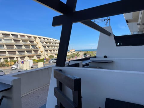View (from property/room), Balcony/Terrace, Dining area, Sea view