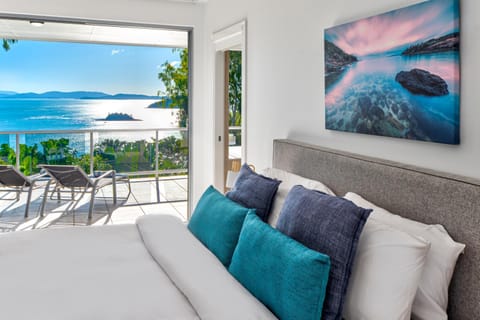 Bed, View (from property/room), Balcony/Terrace, Bedroom, Sea view