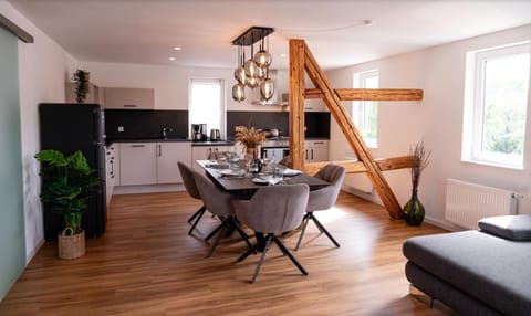 Kitchen or kitchenette, Dining area, kitchen