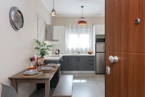 Kitchen or kitchenette, Dining area, kitchen