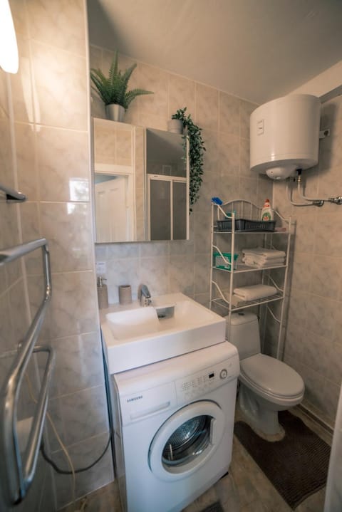 Shower, Toilet, Bathroom, washing machine
