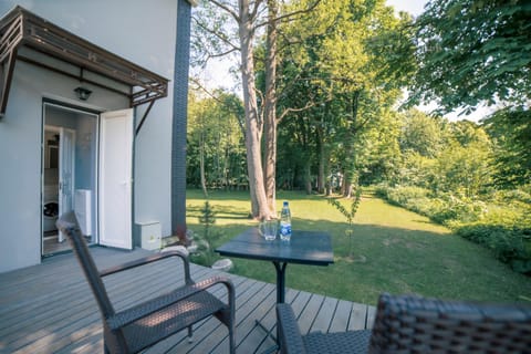 Patio, Garden, Seating area, Dining area