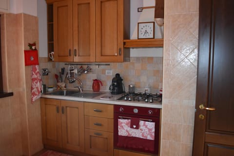 Coffee/tea facilities, Kitchen or kitchenette, pet friendly, stove