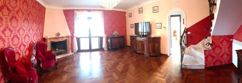 Communal lounge/ TV room, TV and multimedia, Living room, Photo of the whole room, Evening entertainment, flat iron