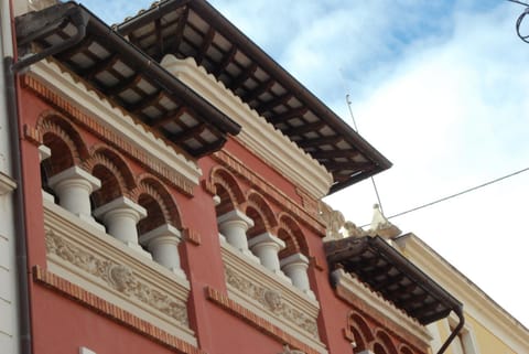 Facade/entrance, Decorative detail