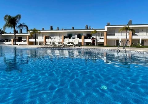 Property building, Day, Balcony/Terrace, Pool view, Swimming pool, sunbed