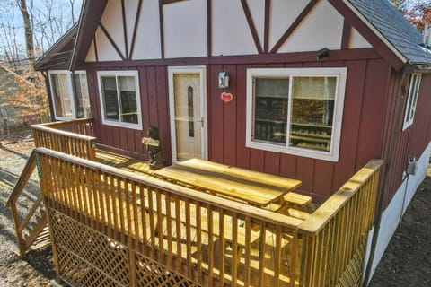 Arrowhead Lake Leisure House in Coolbaugh Township