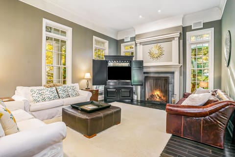 Lazy Daze Manor House in Saugatuck