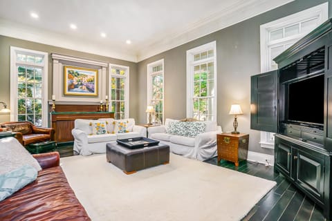 Lazy Daze Manor House in Saugatuck