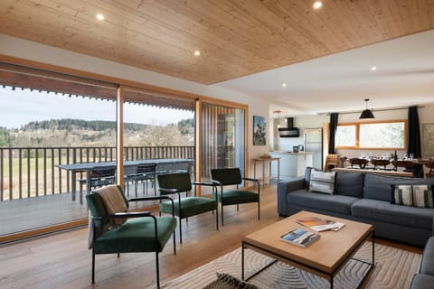 Patio, View (from property/room), Living room, Mountain view