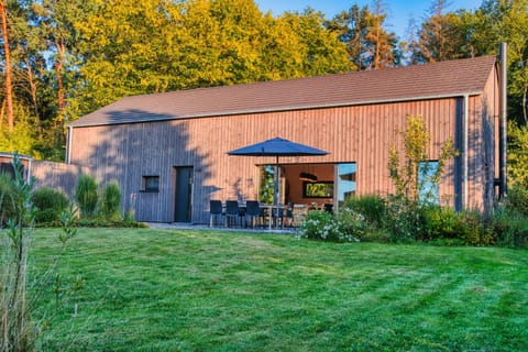 Property building, Patio, Facade/entrance, Garden, Seating area, Garden view