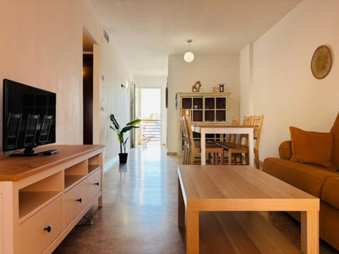 Communal lounge/ TV room, TV and multimedia, Living room, Seating area, Dining area, Evening entertainment