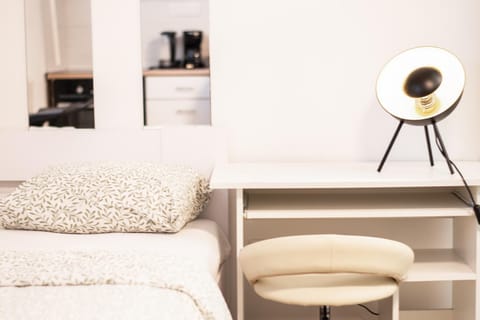 Bed, Kitchen or kitchenette, Living room, Photo of the whole room, Seating area, Bedroom, hair dresser, minibar