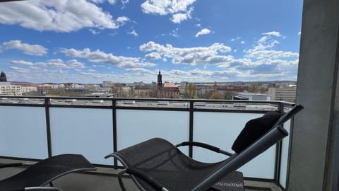 View (from property/room), Balcony/Terrace, City view
