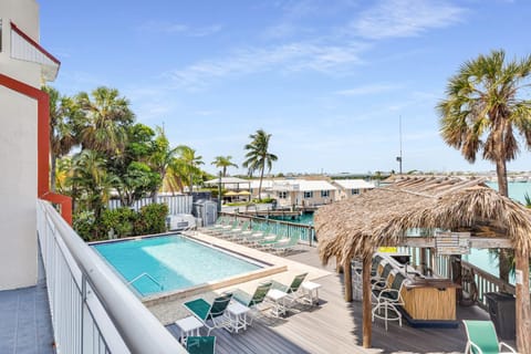 Pool view, Sea view, Swimming pool, sunbed
