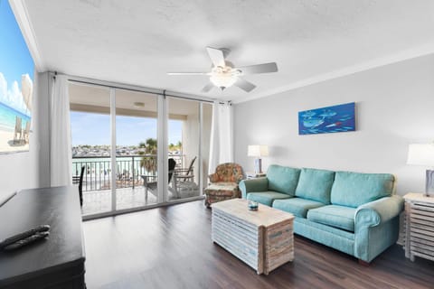 TV and multimedia, View (from property/room), Balcony/Terrace, Living room, Seating area