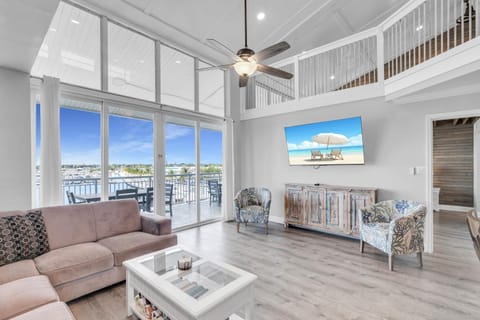 St Croix - Downtown 4x4 Waterfront Penthouse Pool Dock Pet House in Key West