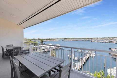 St Thomas - Waterfront Penthouse sleeps 16 w Pool & Boat Dock House in Key West