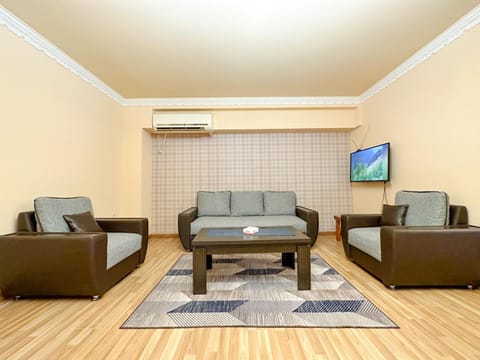 TV and multimedia, Living room, Seating area, air conditioner