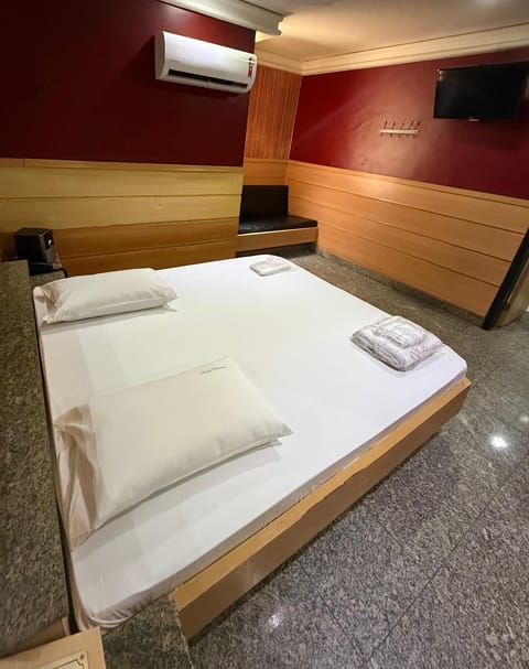 TV and multimedia, towels, air conditioner