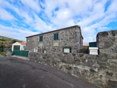 Property building, Day, Landmark view