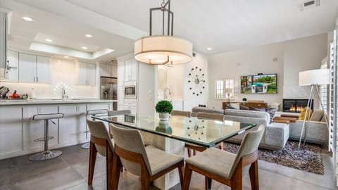 TV202 Modern 2 Bedroom Tennis Villa at LQ Resort Apartment in Indian Wells