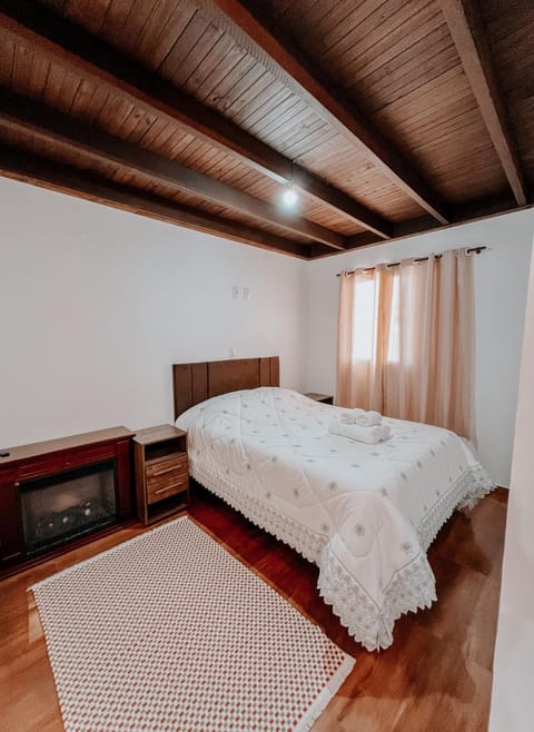 Bed, Photo of the whole room, Bedroom, flat iron, internet
