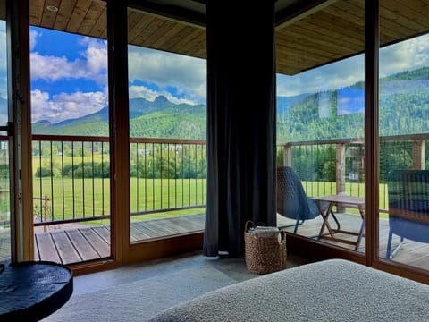 Natural landscape, View (from property/room), Balcony/Terrace, Living room, Seating area, Mountain view