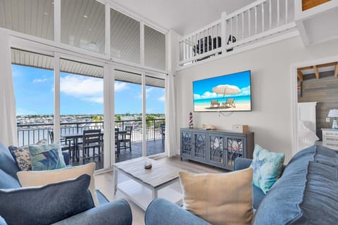 St Kitts - Downtown Waterfront Penthouse Pool Dock Parking House in Key West