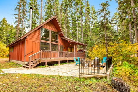 Peak-a-View Lakehouse House in Roslyn